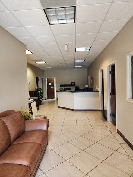 8141 Mainline, Fort Myers, FL à louer - Photo du bâtiment - Image 3 de 14