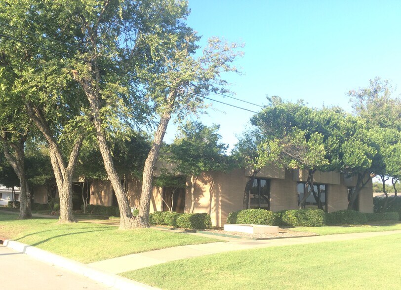 1703 E Skelly Dr, Tulsa, OK à louer - Photo du bâtiment - Image 2 de 12