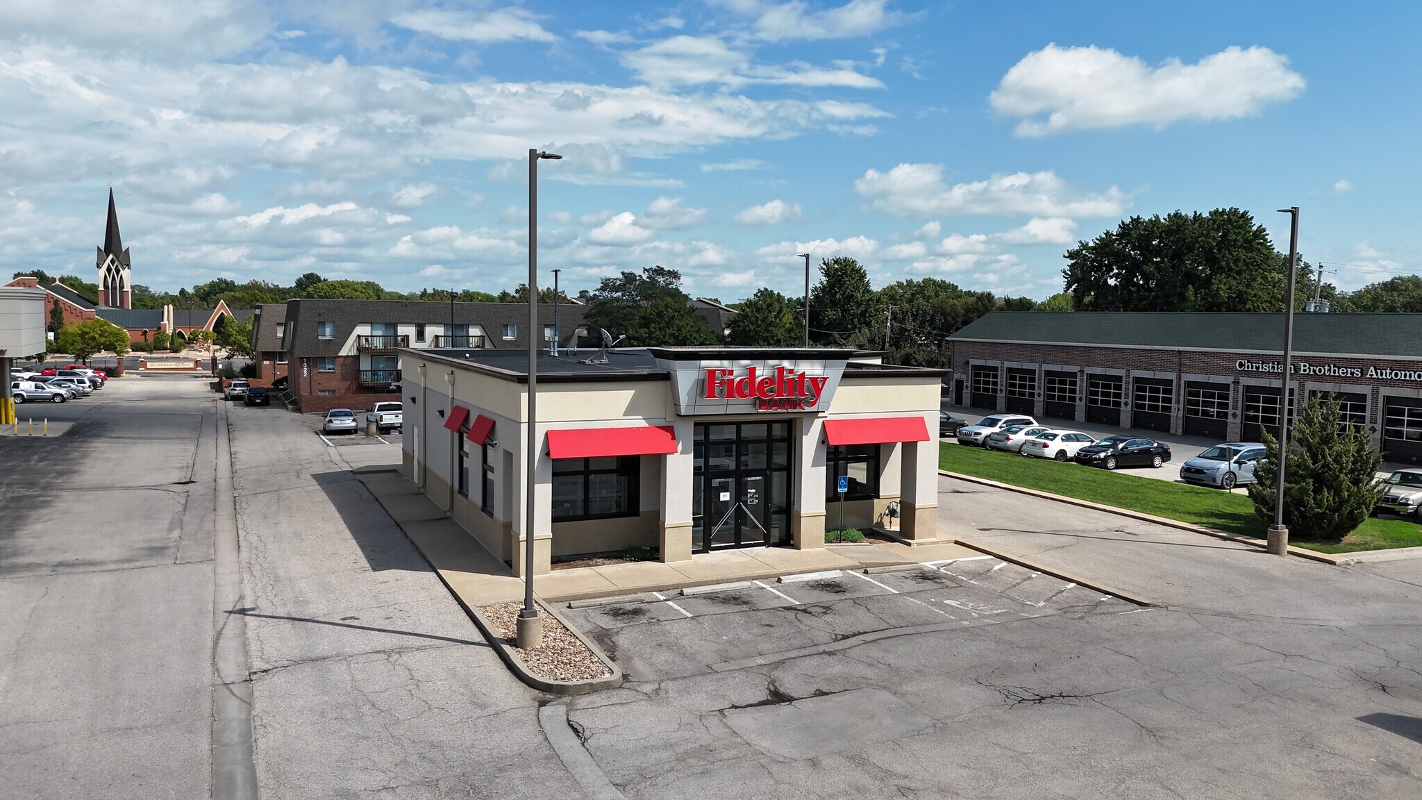 1306 N Woodlawn St, Wichita, KS for lease Primary Photo- Image 1 of 14