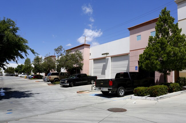 Plus de détails pour 18501 Collier Ave, Lake Elsinore, CA - Industriel à louer