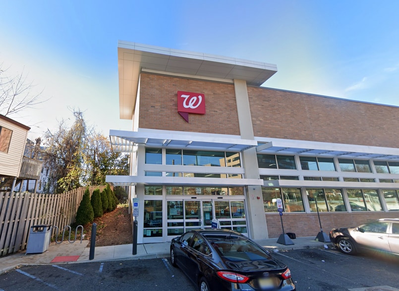 740 Main St, Paterson, NJ for lease - Building Photo - Image 2 of 7