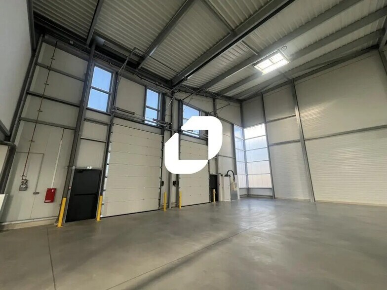 Flex in Limeil-Brévannes for lease - Interior Photo - Image 3 of 6