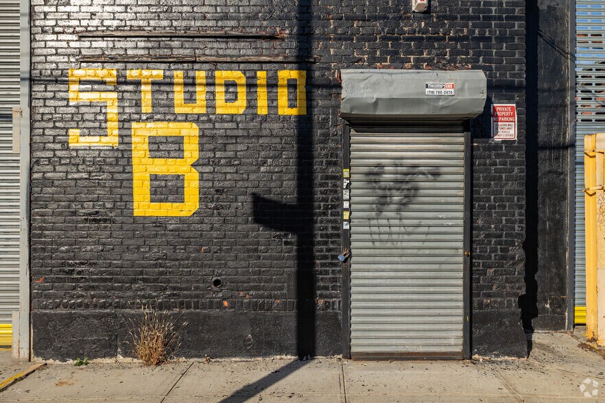 220 Dupont St, Brooklyn, NY à louer - Photo du bâtiment - Image 2 de 7