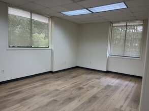 1240 Johnson Ferry Pl, Marietta, GA for lease Interior Photo- Image 2 of 5