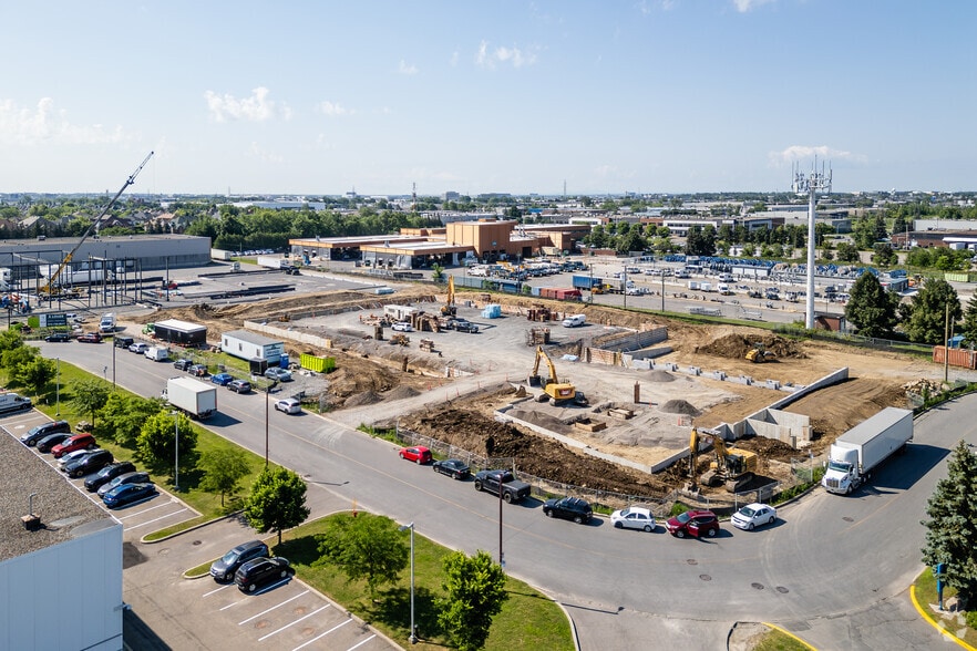 3555 Rue Sartelon, Saint-Laurent, QC for lease - Primary Photo - Image 2 of 2
