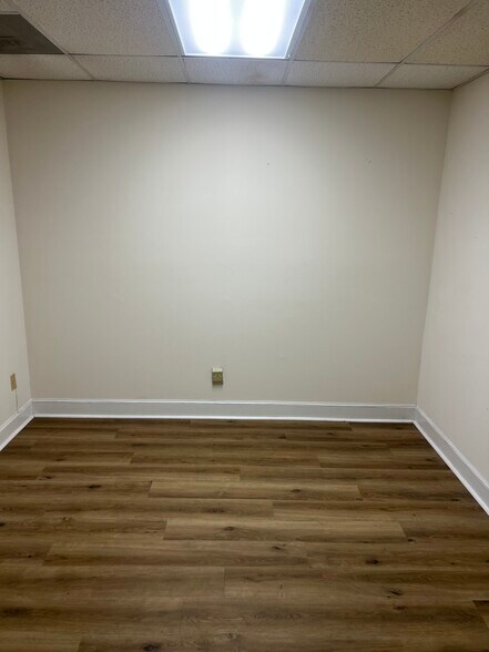 717 Ward Blvd, Wilson, NC à louer - Photo du bâtiment - Image 3 de 6