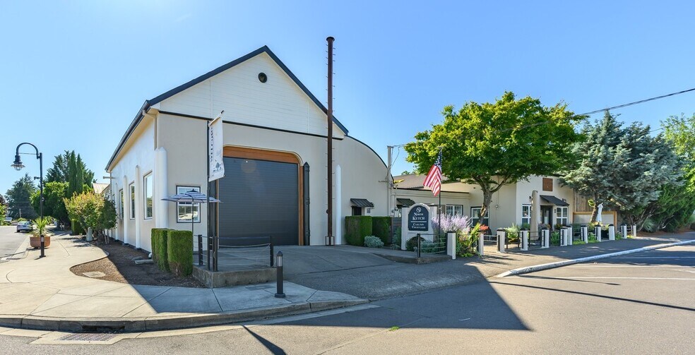 258 N Kutch St, Carlton, OR à vendre - Photo du bâtiment - Image 2 de 37