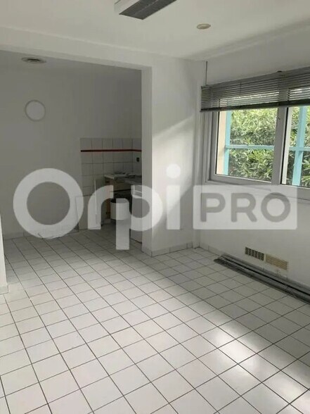 Office in Pessac for lease - Building Photo - Image 3 of 10