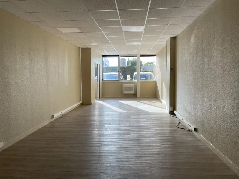 Local d'activités dans Le Plessis-Bouchard à vendre - Photo intérieure - Image 2 de 16