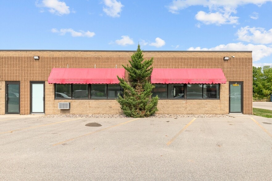 1280 S Van Dyke Rd, Appleton, WI for lease - Building Photo - Image 2 of 30