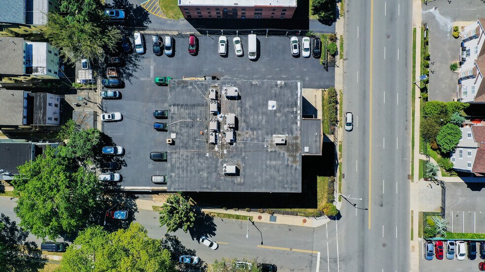 110 S Grove St, East Orange, NJ à vendre - Photo du bâtiment - Image 3 de 67