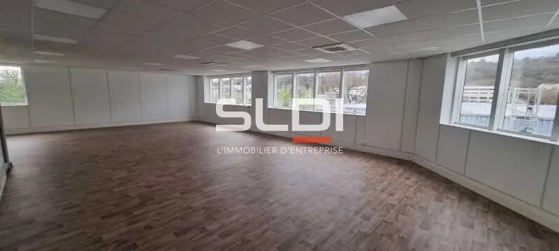 Office in Saint-Genis-Laval for lease - Interior Photo - Image 2 of 4