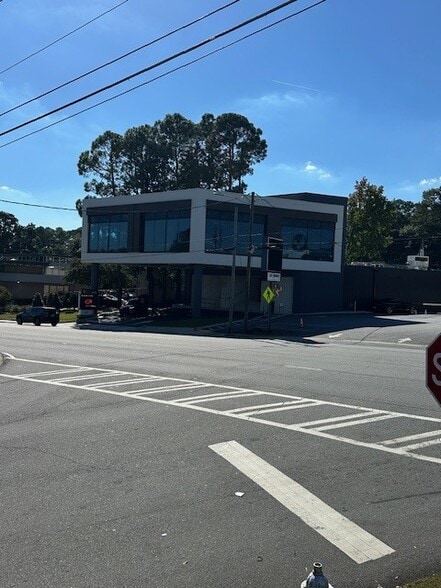 4310 Roswell Rd NE, Atlanta, GA for lease - Building Photo - Image 1 of 17