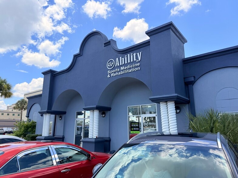 309-313 W Bass St, Kissimmee, FL à louer - Photo du bâtiment - Image 1 de 18