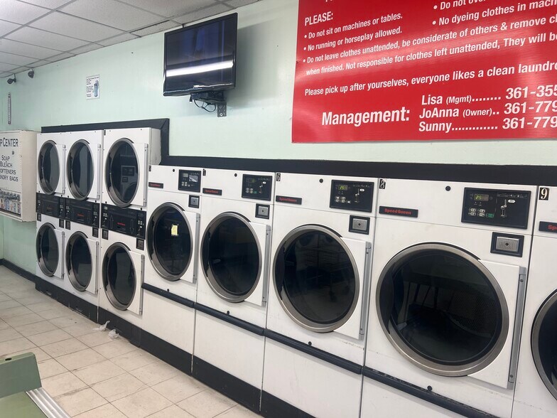 313 S 12th St, Kingsville, TX à vendre - Photo intérieure - Image 3 de 7