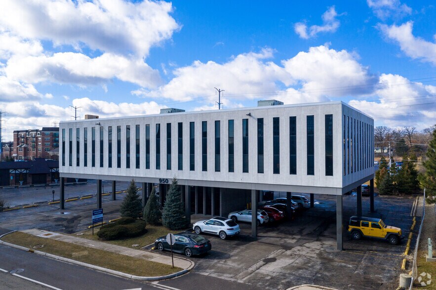 950 Skokie Blvd, Northbrook, IL à louer - Photo du bâtiment - Image 3 de 15