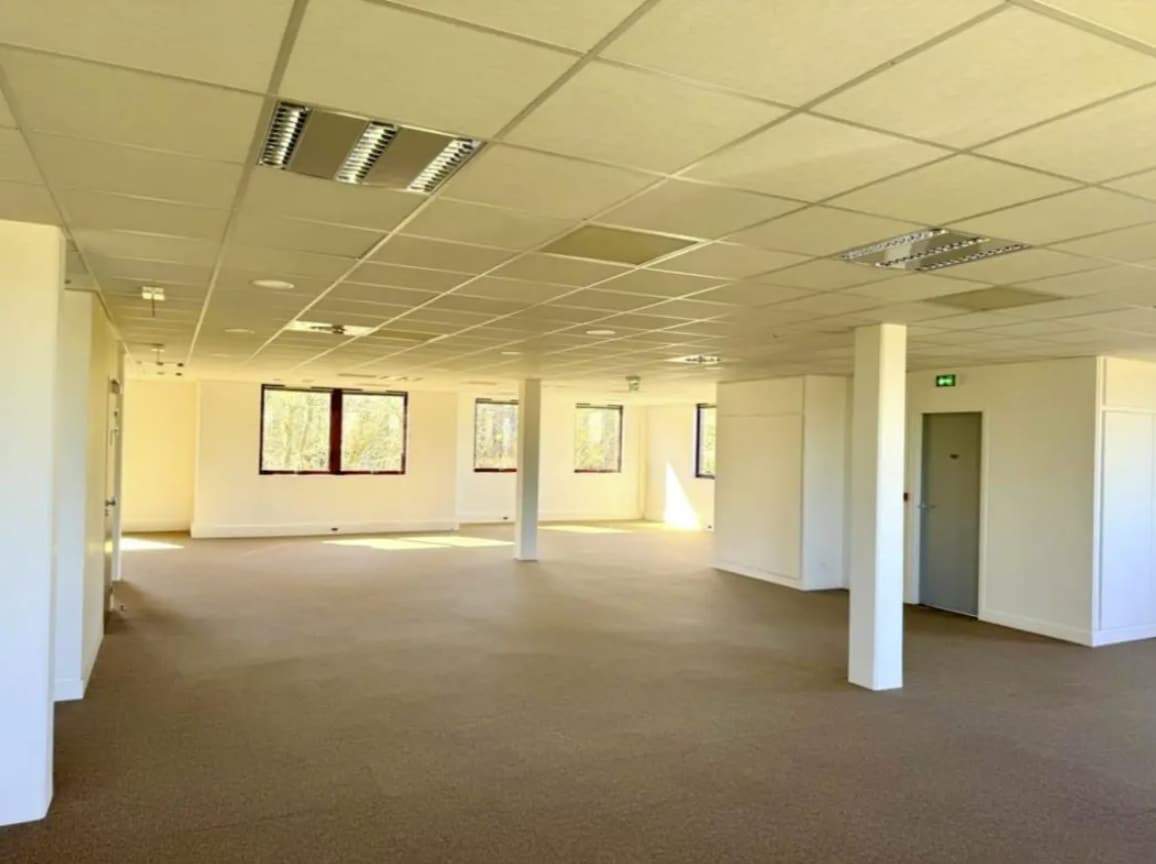 Rue Pereire, Saint-Germain-en-Laye for lease Interior Photo- Image 1 of 10