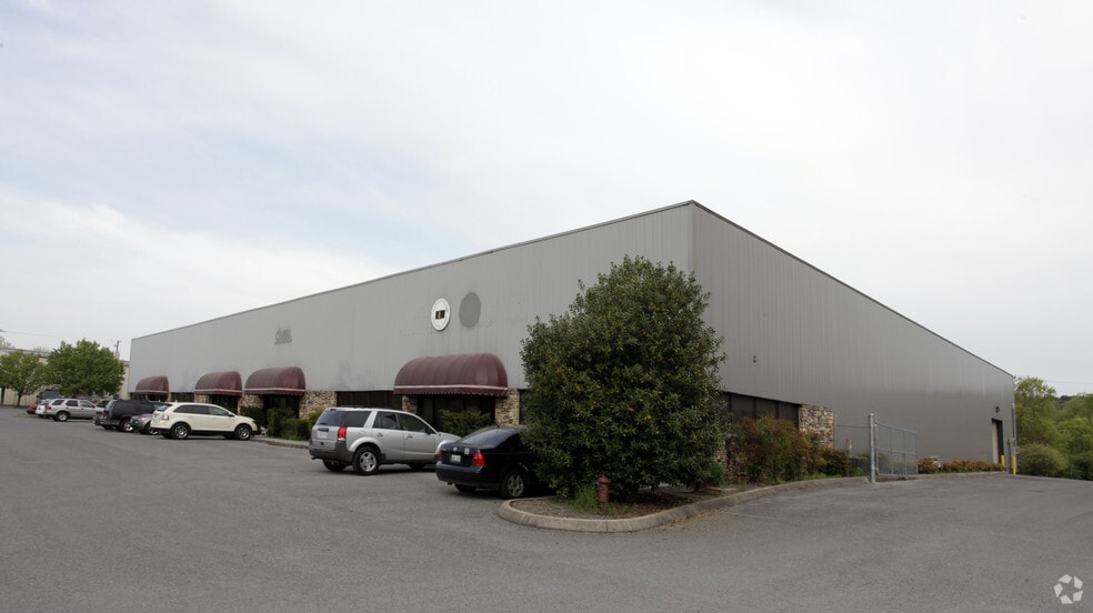 2847 John Deere Dr, Knoxville, TN à louer - Photo principale - Image 1 de 16