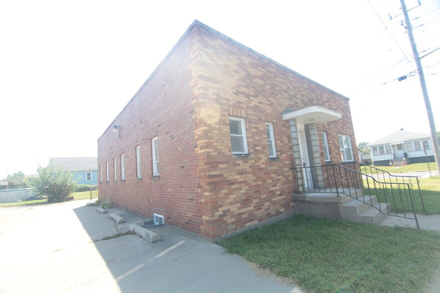 124 3rd Ave W, Milan, IL for sale - Building Photo - Image 2 of 29