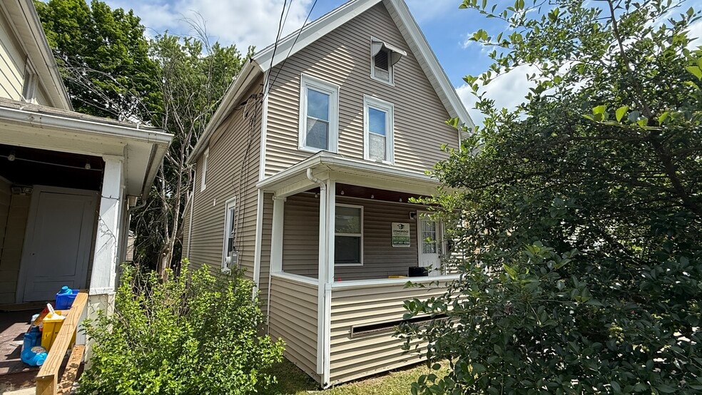 56 1/2 Leroy St, Binghamton, NY for sale - Primary Photo - Image 1 of 3