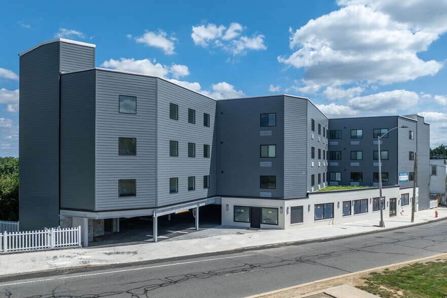 8327 Ridge Ave, Philadelphia, PA for lease - Building Photo - Image 1 of 3