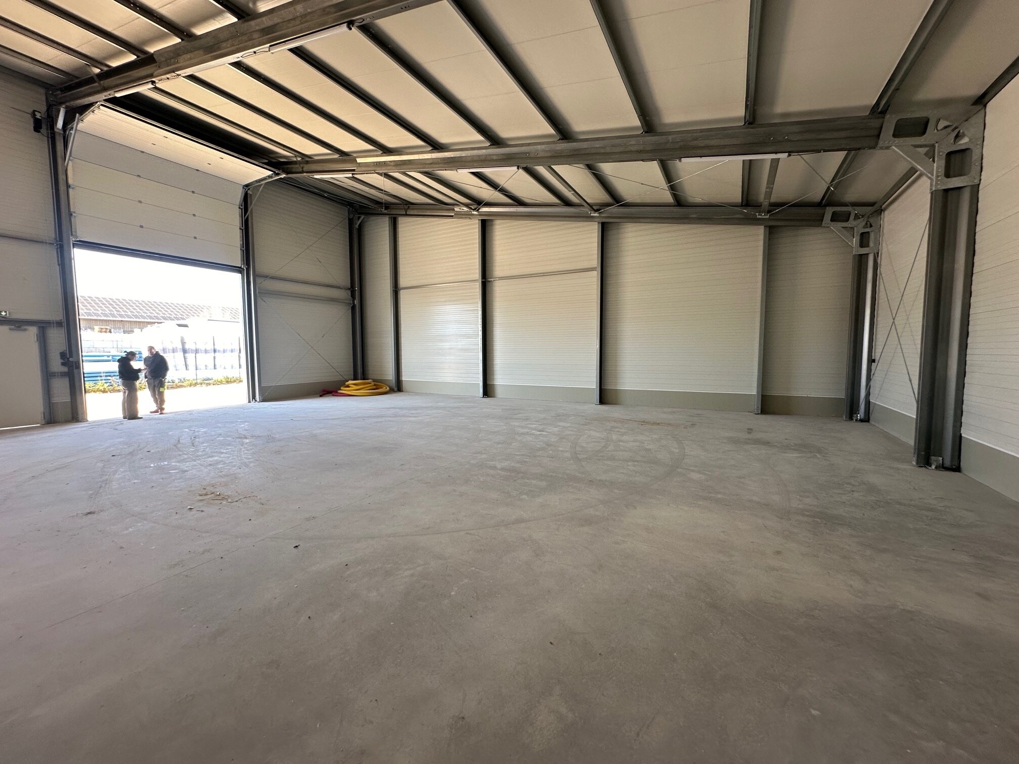 Flex in Rognac for lease Primary Photo- Image 1 of 7