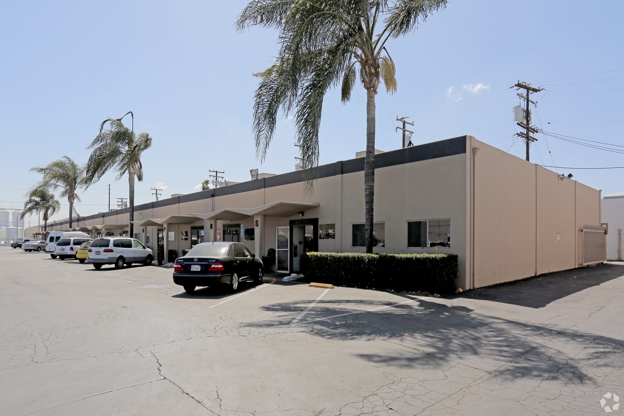 15421 Carmenita Rd, Santa Fe Springs, CA à louer Photo principale- Image 1 de 6