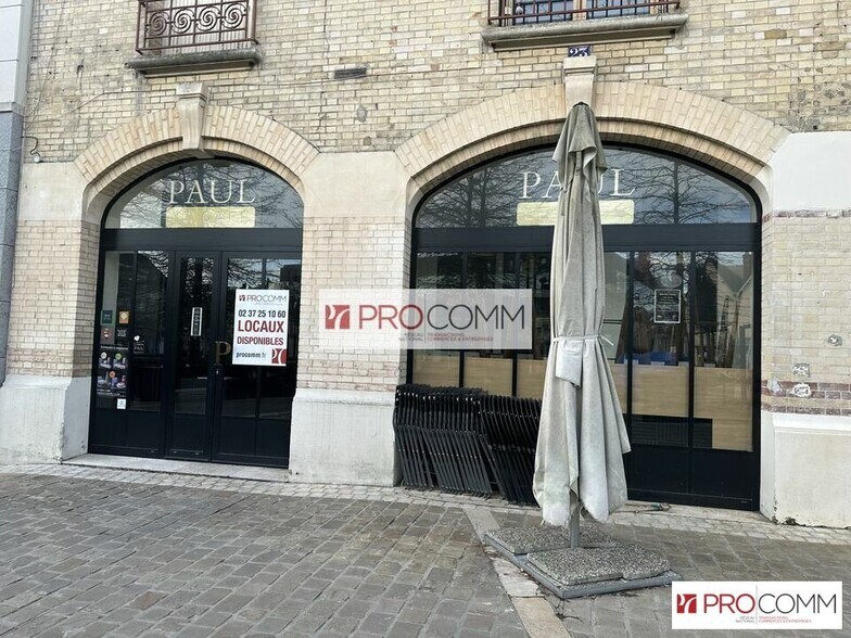 Retail in Chartres for lease - Building Photo - Image 1 of 7