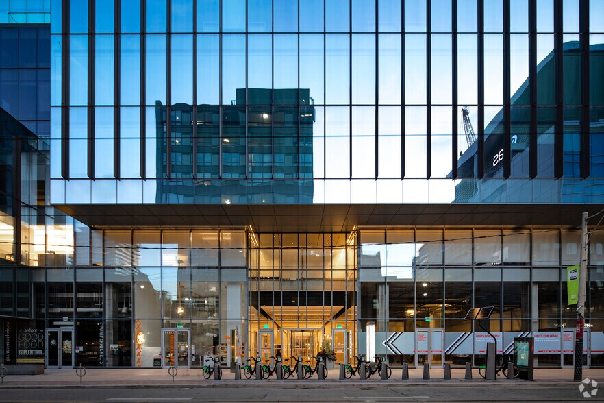 351 King St E, Toronto, ON à louer - Photo du bâtiment - Image 2 de 5