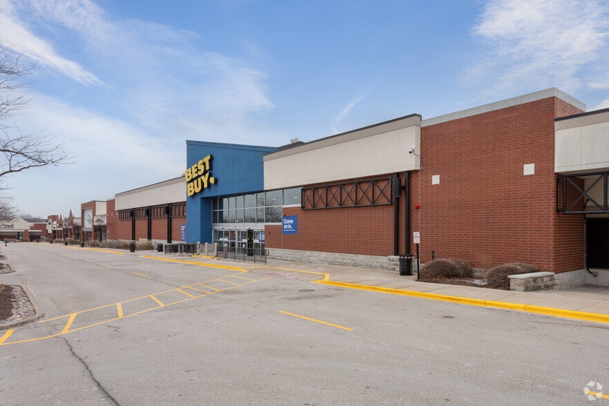 701 N Milwaukee Ave, Vernon Hills, IL for lease - Primary Photo - Image 3 of 29