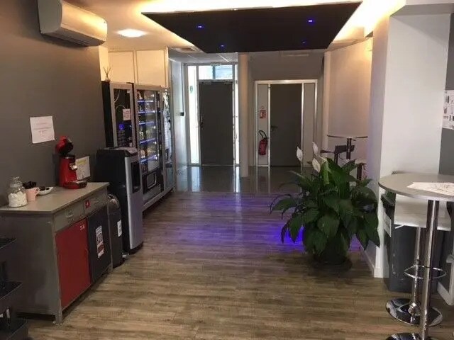 Bureau dans Rousset à louer - Photo du bâtiment - Image 3 de 12