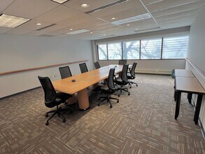 945-951 Hornet Dr, Hazelwood, MO à louer Photo intérieure- Image 2 de 15