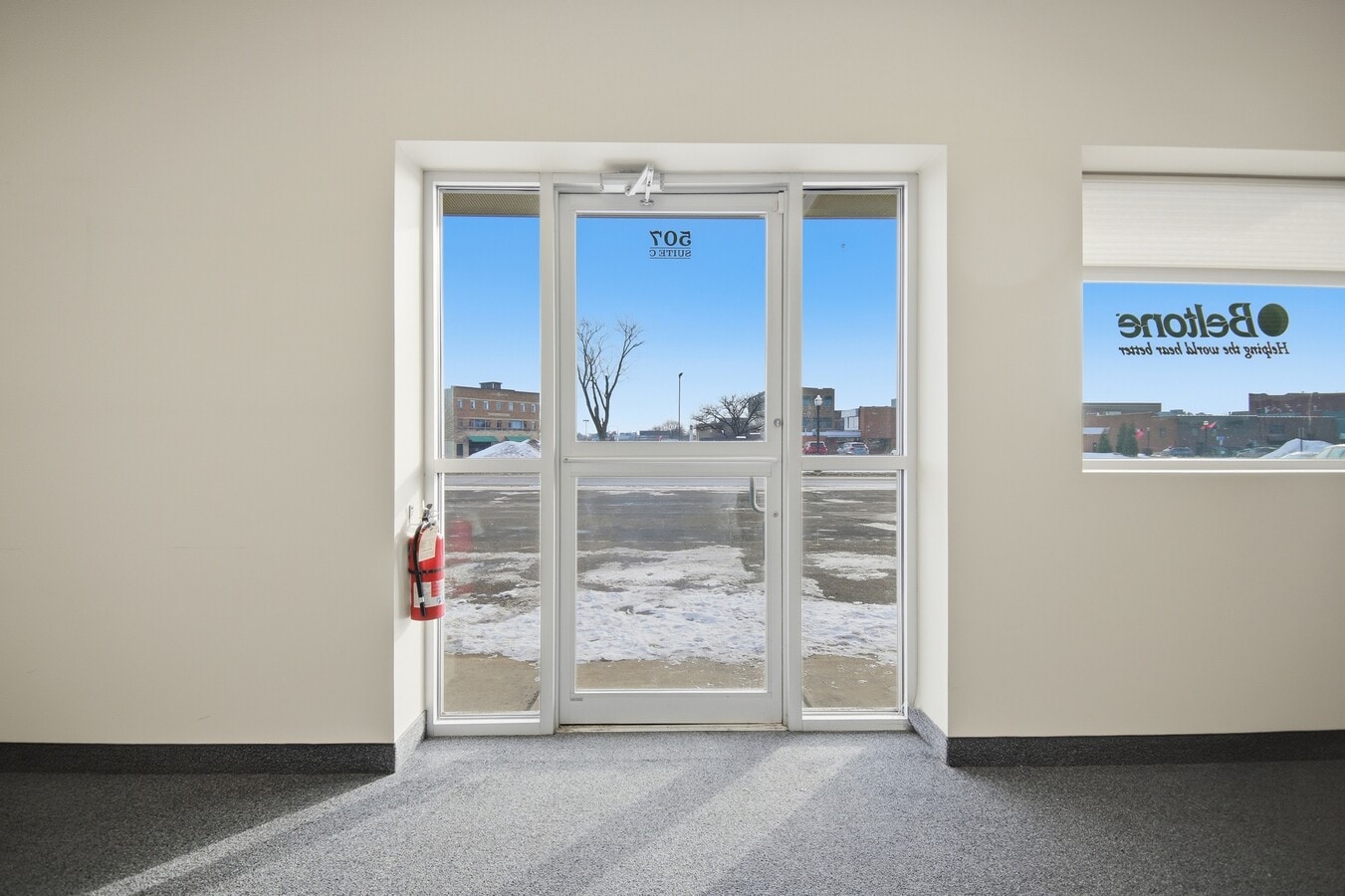 507 1st St NW, Austin, MN 55912 - Unité B&C - - Hall d’entrée - Image 1 of 7