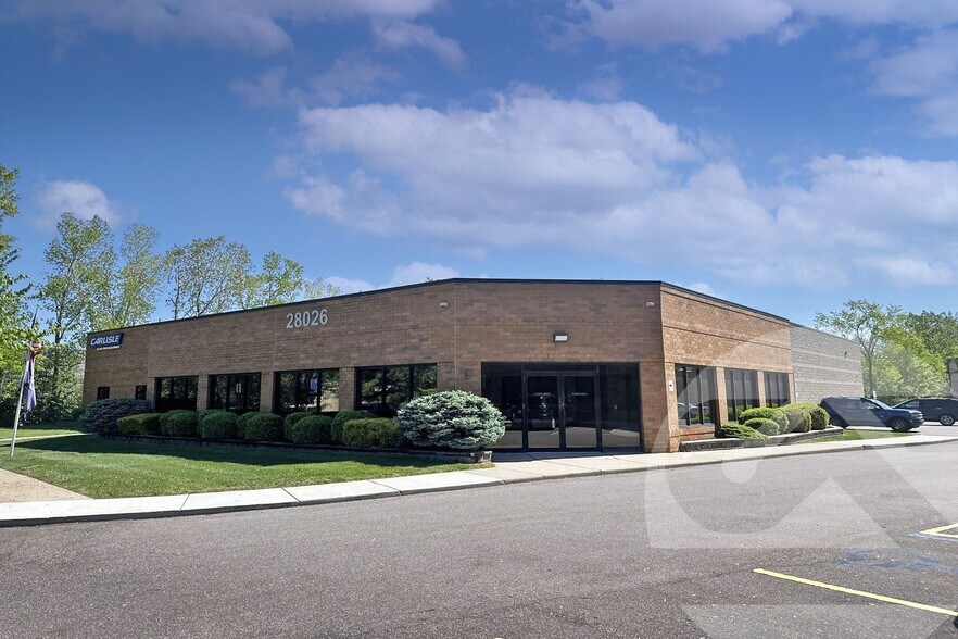 28026 Oakland Oaks Ct, Wixom, MI for lease - Building Photo - Image 1 of 1