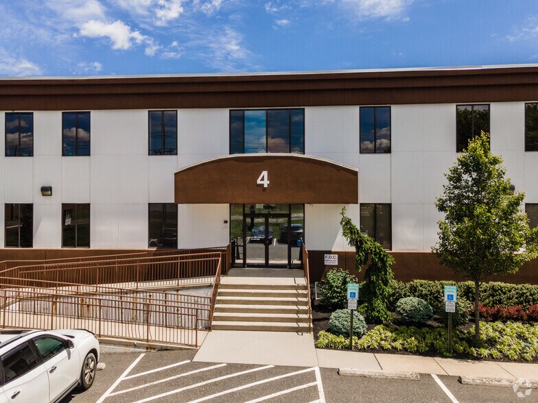 771 Cuthbert Rd, Cherry Hill, NJ à louer - Photo du bâtiment - Image 3 de 6