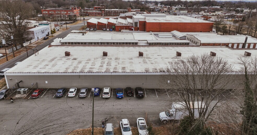 541 Hawkins St, Burlington, NC for lease - Building Photo - Image 2 of 6
