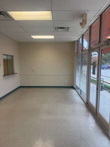 38394 DuPont Blvd, Selbyville, DE à louer - Photo du bâtiment - Image 3 de 10