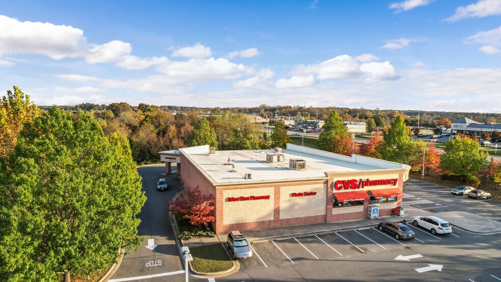 14566 Forest Rd, Forest, VA à vendre - Photo du bâtiment - Image 3 de 9