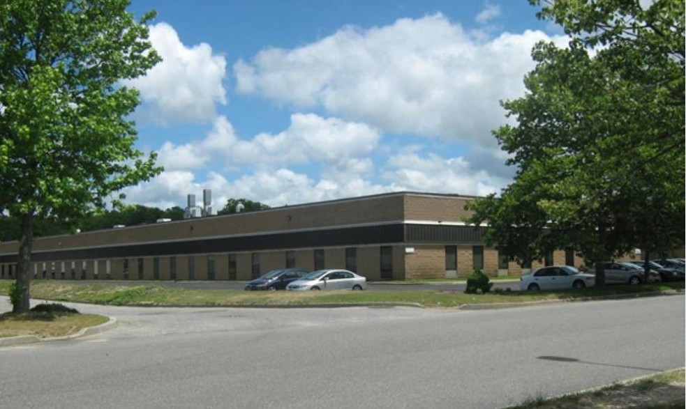 51 Trade Zone Ct, Ronkonkoma, NY for sale - Building Photo - Image 1 of 1