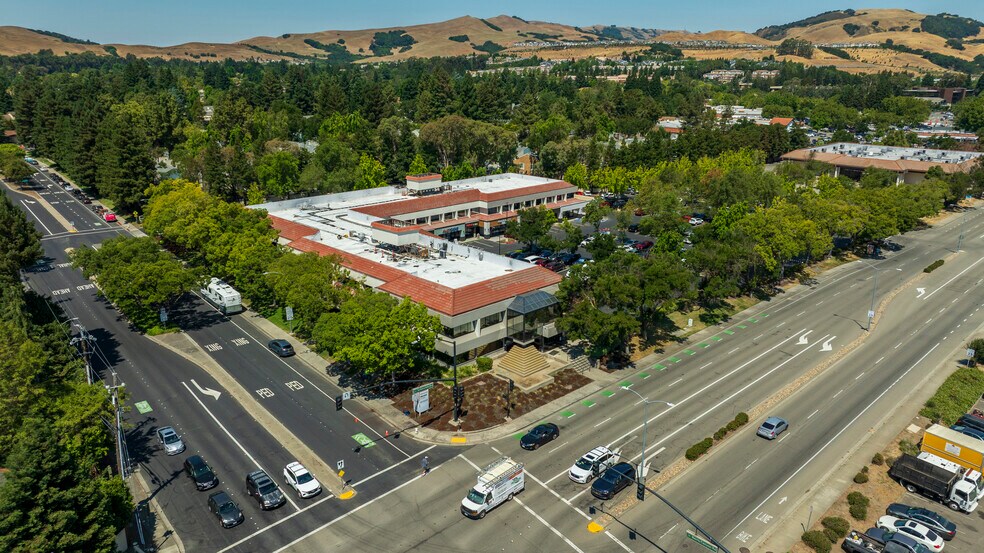 2551 San Ramon Valley Blvd, San Ramon, CA à louer - Aérien - Image 3 de 4