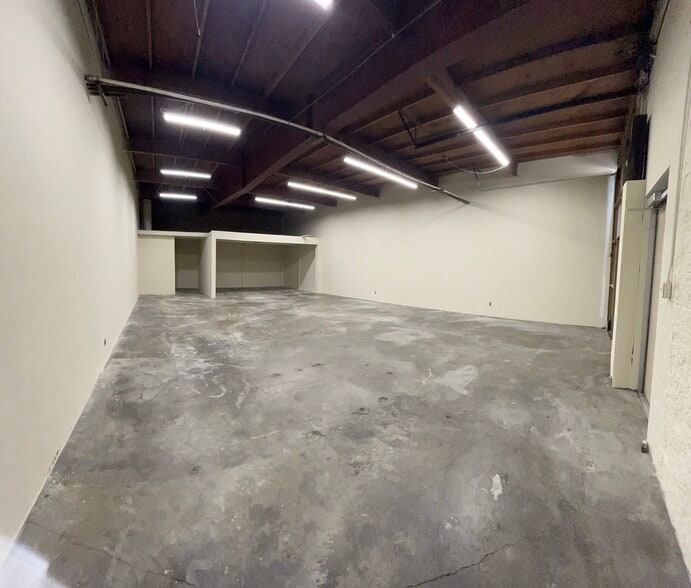 11062-11076 Mercantile Ave, Stanton, CA for lease - Building Photo - Image 3 of 10