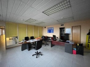 Office in Cornellà de Llobregat, Barcelona for lease Interior Photo- Image 1 of 6
