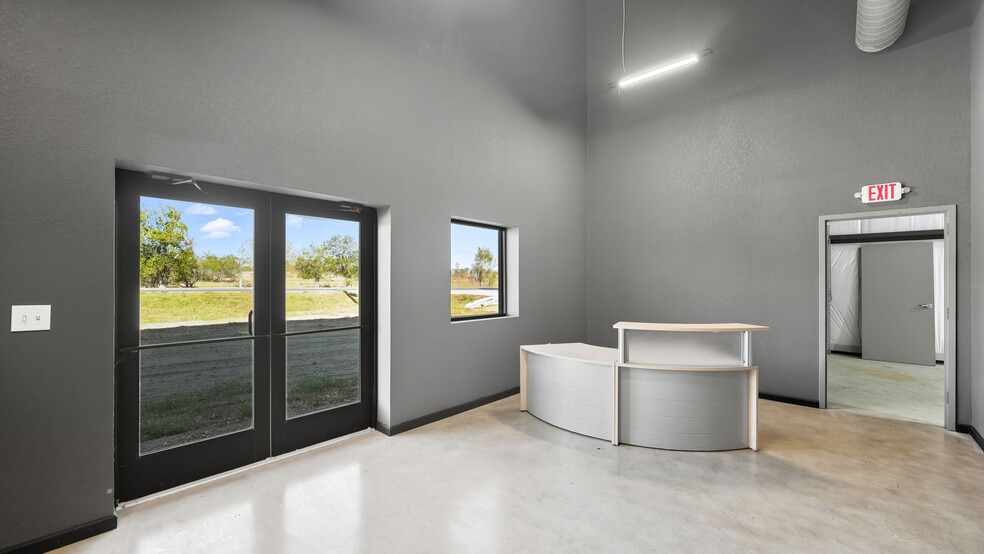 5345 US 87, Stockdale, TX for sale - Building Photo - Image 1 of 23