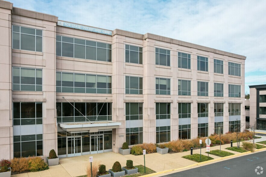 12700 Sunrise Valley Dr, Reston, VA à louer - Photo du bâtiment - Image 2 de 5