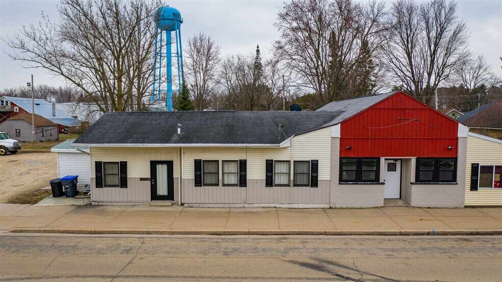 W5631 Main st, Black Creek, WI à louer - Photo principale - Image 1 de 1
