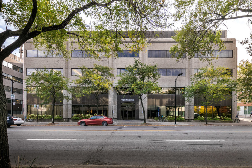 1200 Av Papineau, Montréal, QC à vendre - Photo du bâtiment - Image 1 de 1