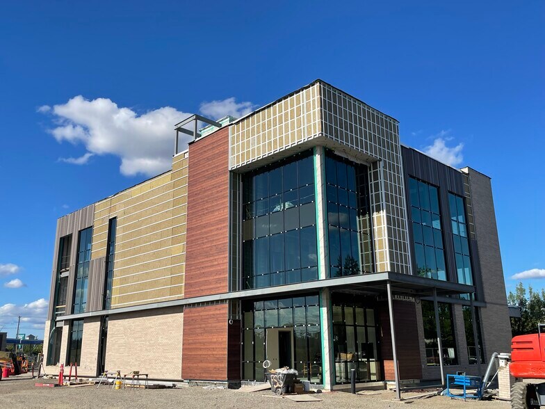 2951 Stacy Allison Way, Woodburn, OR à louer - Photo du bâtiment - Image 3 de 3