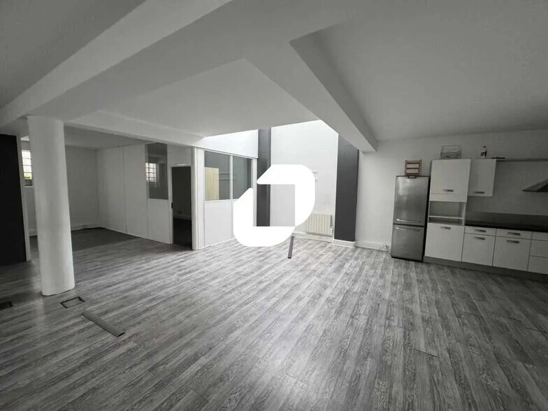 Bureau dans Montrouge à louer - Photo du bâtiment - Image 2 de 11