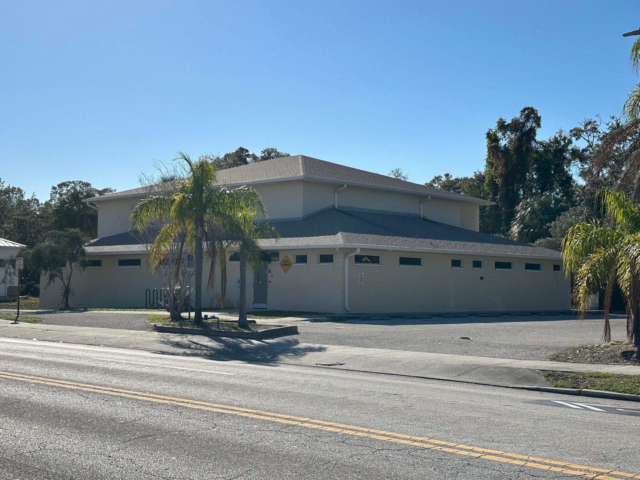 2421 4th St S, Saint Petersburg, FL à vendre Photo du bâtiment- Image 1 de 1