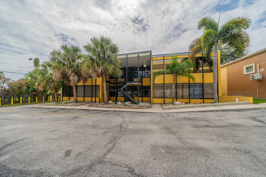 4013 N Armeniaa Ave, Tampa, FL à louer - Photo du bâtiment - Image 1 de 16